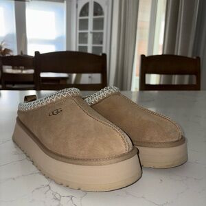 Ugg Tazz sand size 8. Like new